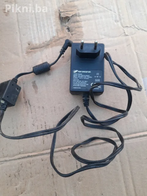 PRODAJEM: Adapter FSP Group 12V 1.5A sa Ugrađenim Prekidačem