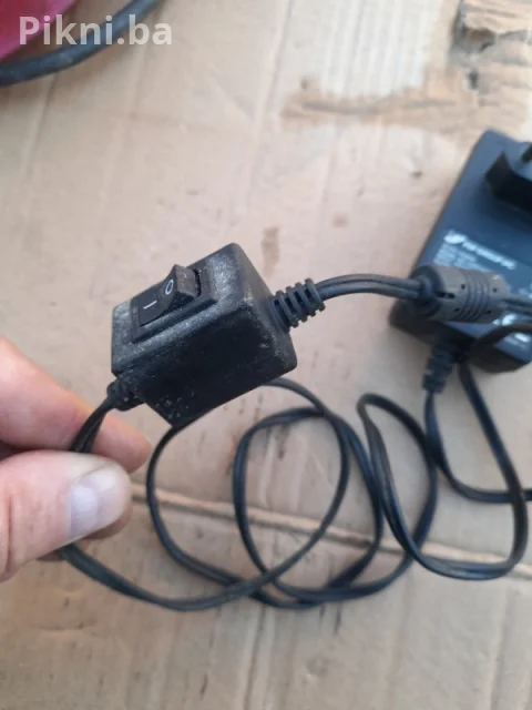 PRODAJEM: Adapter FSP Group 12V 1.5A sa Ugrađenim Prekidačem 8