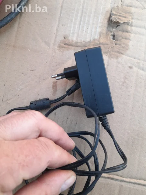 PRODAJEM: Adapter FSP Group 12V 1.5A sa Ugrađenim Prekidačem 5