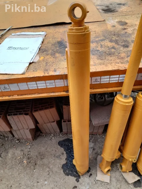 Hidraulicni cilindar klip 118cm bager utovarivac traktor skip MF 8