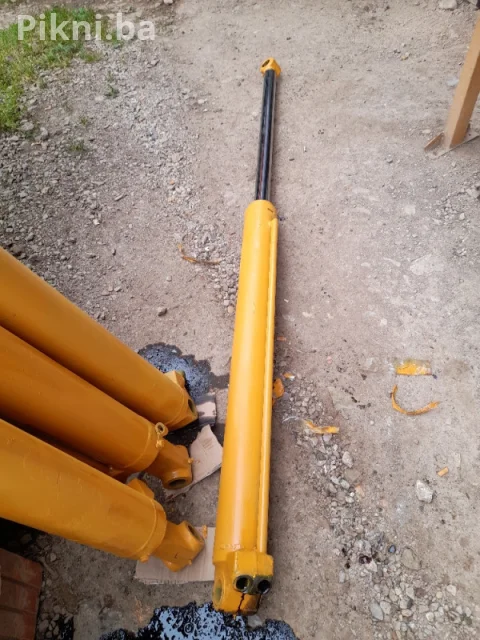 Hidraulicni cilindar klip 118cm bager utovarivac traktor skip MF 3