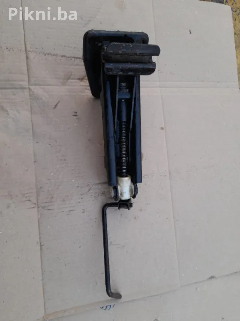 Auto dizalica sa lozom ford fiesta 4