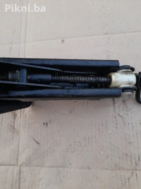 Auto dizalica sa lozom ford fiesta 3
