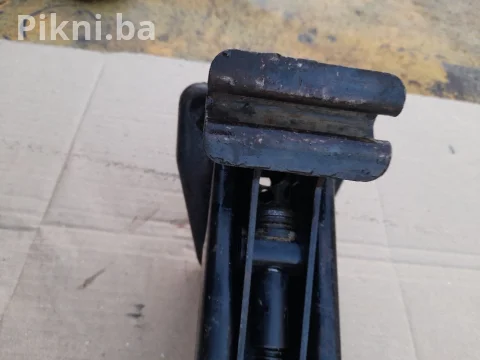 Auto dizalica sa lozom ford fiesta