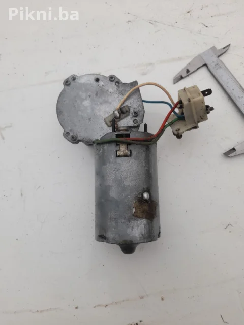 SWF Motor brisača 12V (Germany) - Oštećena osovina / Za reparacij