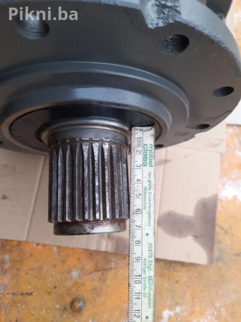 Hidromotor sa reduktorom BREVINI hidro motori bager buldozer skip 7