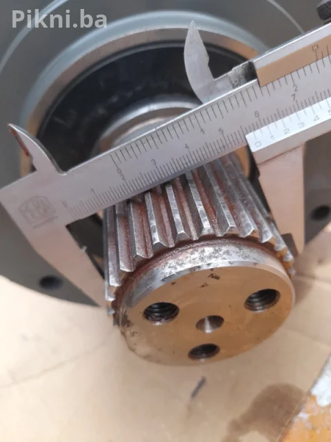 Hidromotor sa reduktorom BREVINI hidro motori bager buldozer skip 6