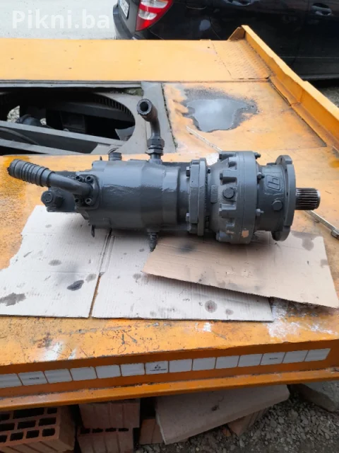 Hidromotor sa reduktorom BREVINI hidro motori bager buldozer skip 5