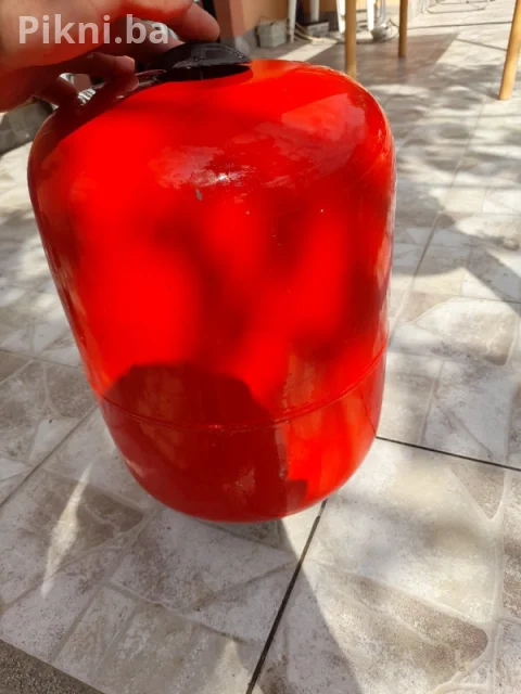 Boca hidrofor 18l hidropak pumpa za vodu ekspozivna posuda