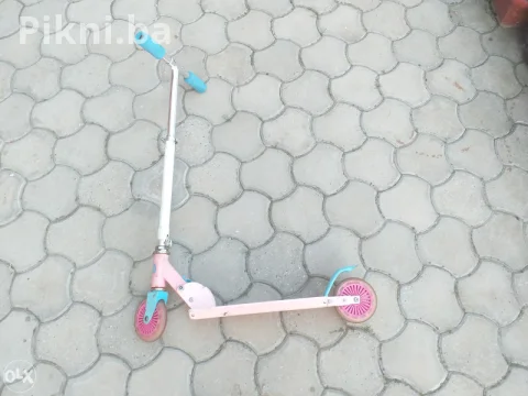 Romobil Dječiji trotinet (rozi) - Odlično stanje / Sklopiv