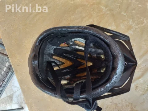 BRZA PRODAJA! Atraktivan biciklistički rolerski šljem Karnten