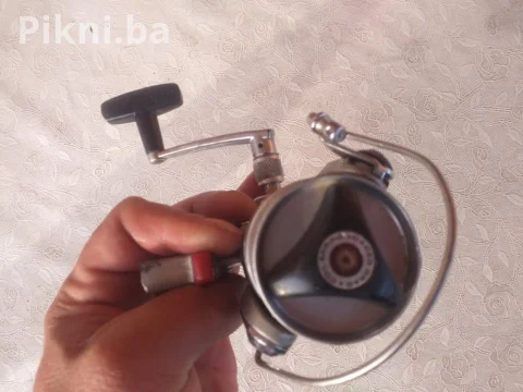 DAIWA 5000C Mašinica za Ribolov - Puknut Nosač ( Za dijelove/popravak )