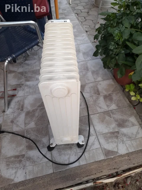 Uljani radiator grijalica Vivax 2500+400W ventilatorom - odličan 3