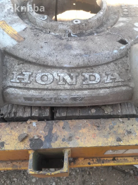 Prodajem prednje točkove za kosilicu Honda Kosilica