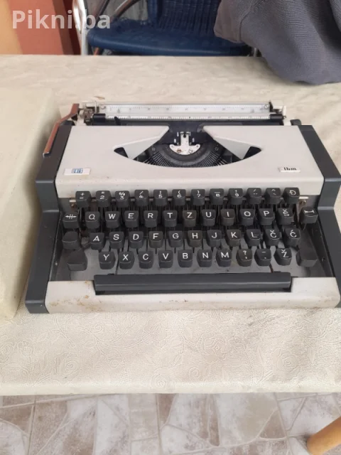 RASPRODAJA! VINTAGE PISAĆA MAŠINA IBM/UNIS (Bugojno) 10
