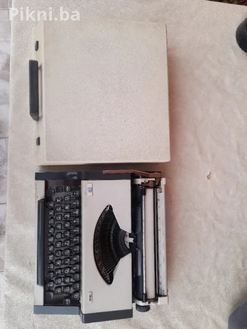 RASPRODAJA! VINTAGE PISAĆA MAŠINA IBM/UNIS (Bugojno) 8