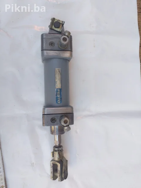 Pneumatski FESTO cilindar klip radni 11cm