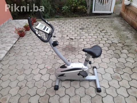 Sobno biciklo fitnes vežbanje bicikla