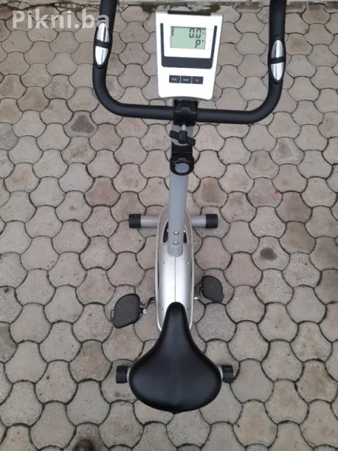 Sobno biciklo fitnes vežbanje bicikla
