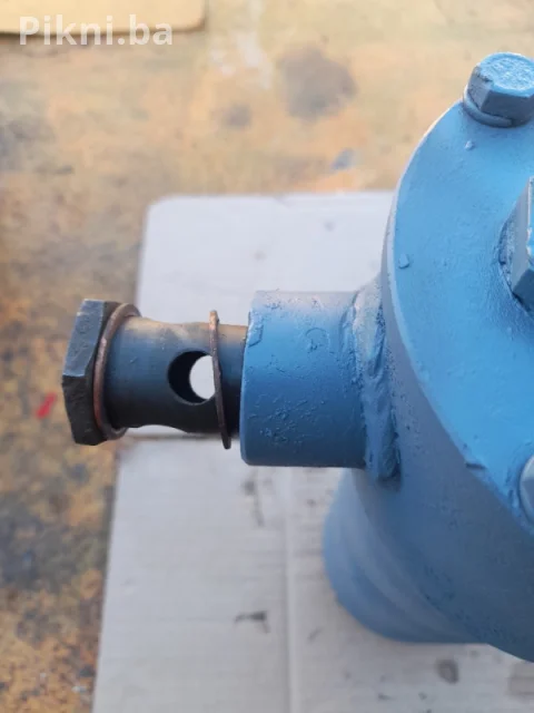 Metalni hidraulicni filter 300x100mm bager utovarivac traktor 6