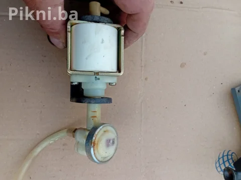 UNIVERZALNA ULKA Vibraciona Pumpa EP5GW 230V, 48W - Super Stanje
