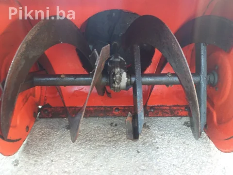 Freza za snijeg UNIVERSAL 6 brzina na benzin sa vucom lancima 5