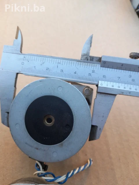 Oglas za prodaju koračnih motora (Stepper Motor) ELEKTO MOTORI MOTOR 4