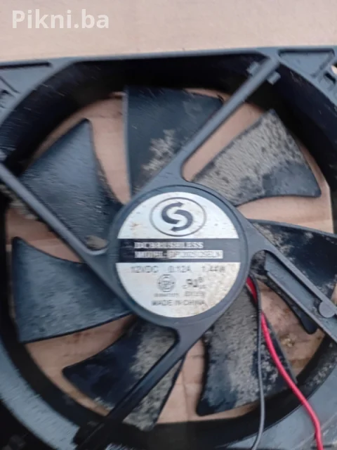HITNA PRODAJA: Industrijski/Serverski Ventilatori (5 kom) - Delta 5