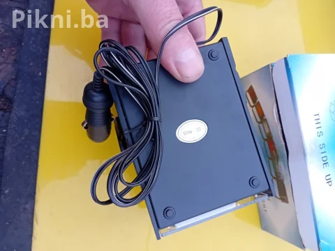 MEGA PONUDA! Mini Stroboskop/Rotacija Lampe (12V) / Idealno alarm