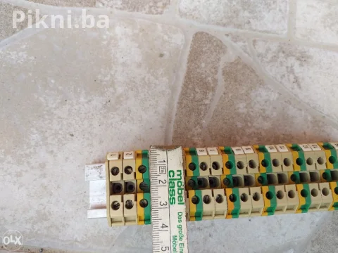 Prodajem profesionalni usisivač KIRBY G6 - Izvrsno stanje, samo 250 KM!**  **Opis:**  Na prodaju je profesionalni usisivač KIRBY G6, idealan za industrijske i kućne prostore. Ovaj usisivač je poznat po svojoj snazi, pouzdanosti i dugotrajnosti. Savršen je za dubinsko čišćenje tepiha, nameštaja i tvrdih podloga. U odličnom je stanju i dolazi sa svim potrebnim dodacima.  CENA: samo 250 KM!  Ne propustite priliku da nabavite kvalitetan usisivač po povoljnoj cijeni. Za više informacija ili dogovor
