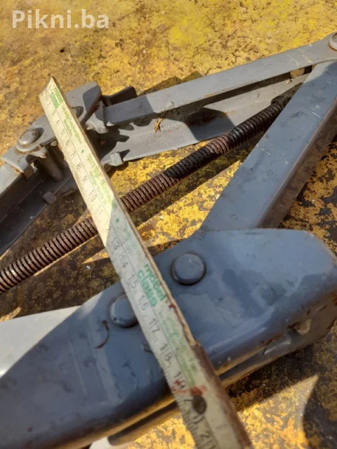 Auto Dizalica (Makazasti Tip / Krokodilka) - Ispravna 7