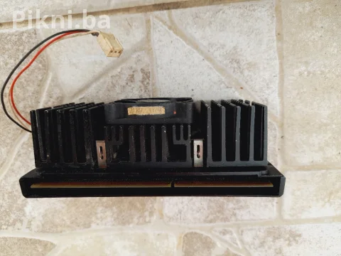 Procesor sa hladnjakom intel pentium 2 6