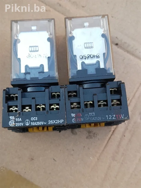 Industrijski Releji OMRON 230V sa Podnožjem (11 pinova)