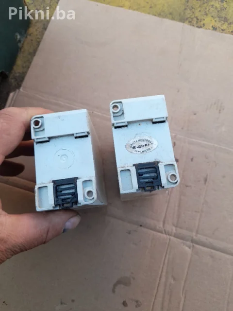 Vremenski relej Inter RR-12 (0.1 - 12 sekundi) - 220V 3