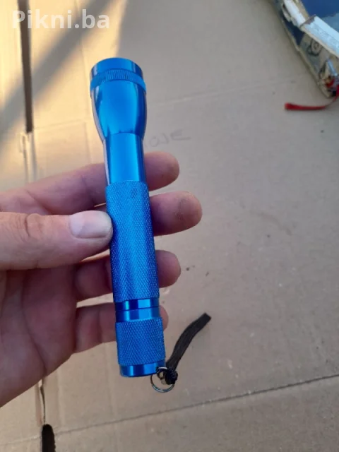 KOMPAKTNA PLAVA ALUMINIJUMSKA LED LAMPA (9 LED DIODA)