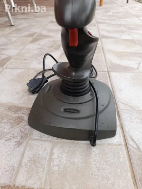Džojstik Logitech kontroler gamepad 4