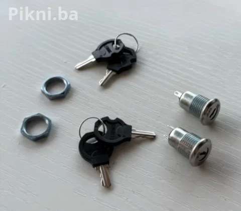 Prekidač sa ključem za bager, traktor, motocikl i mašine - 12mm 3