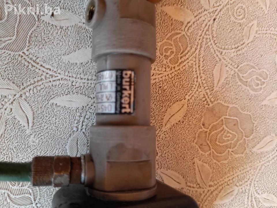 NOVO SNIŽENO! | Burkert 0746800 - Dvosmjerni Pneumatski Cilindar
