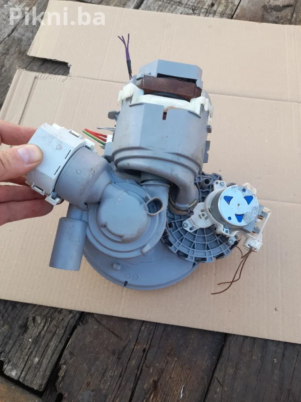 Rezervni dijelovi za Siemens mašinu za suđe - ISPRAVNI