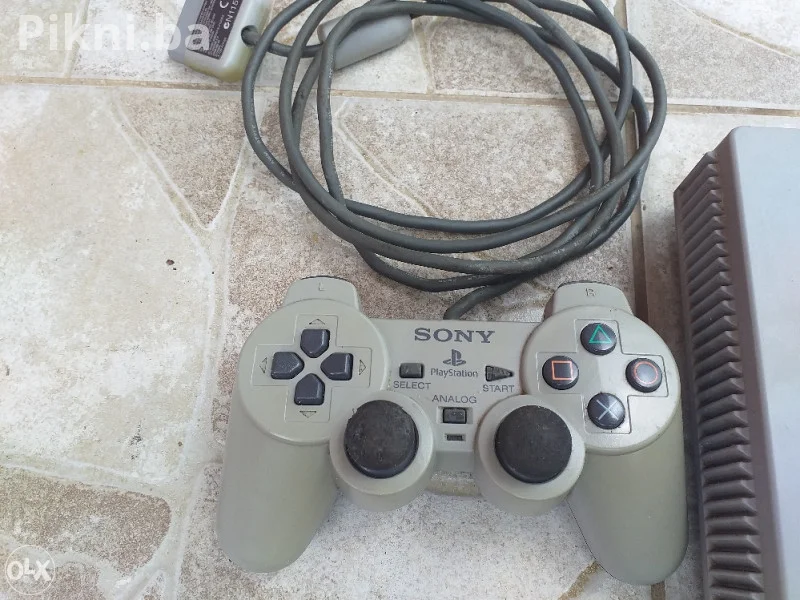 SONY PLAYSTATION djojstik citaj pod detaljno