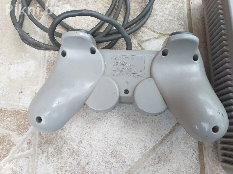 SONY PLAYSTATION djojstik citaj pod detaljno