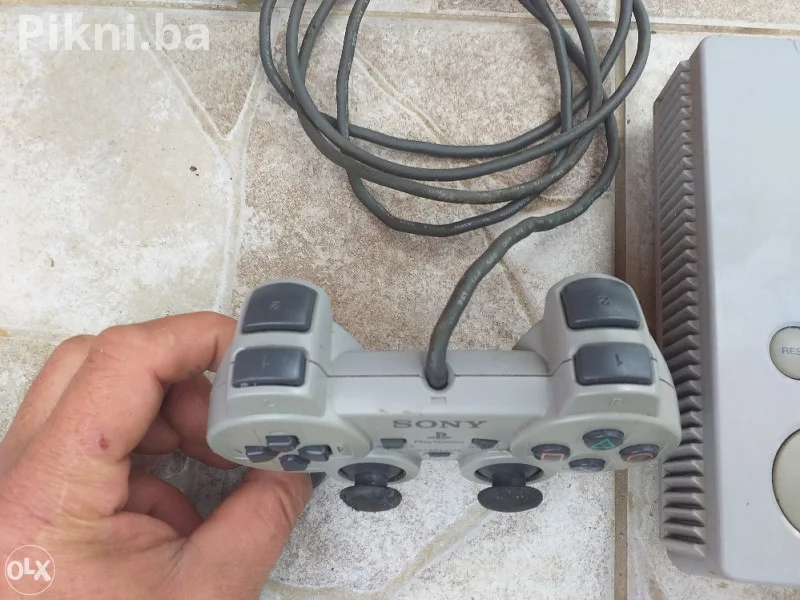SONY PLAYSTATION djojstik citaj pod detaljno