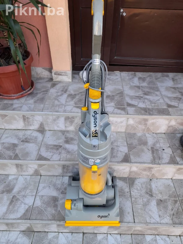 Stapni usisivac DYSON DC04 kicni usisivaci citaj pod detaljno
