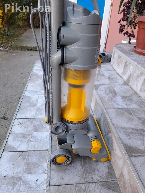 Stapni usisivac DYSON DC04 kicni usisivaci citaj pod detaljno