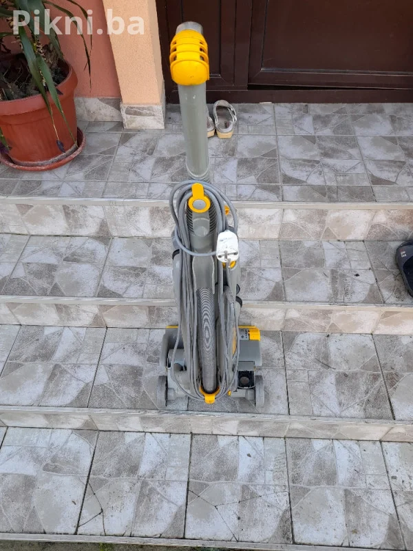 Stapni usisivac DYSON DC04 kicni usisivaci citaj pod detaljno