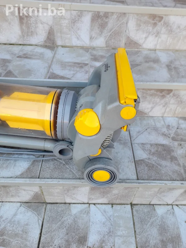 Stapni usisivac DYSON DC04 kicni usisivaci citaj pod detaljno