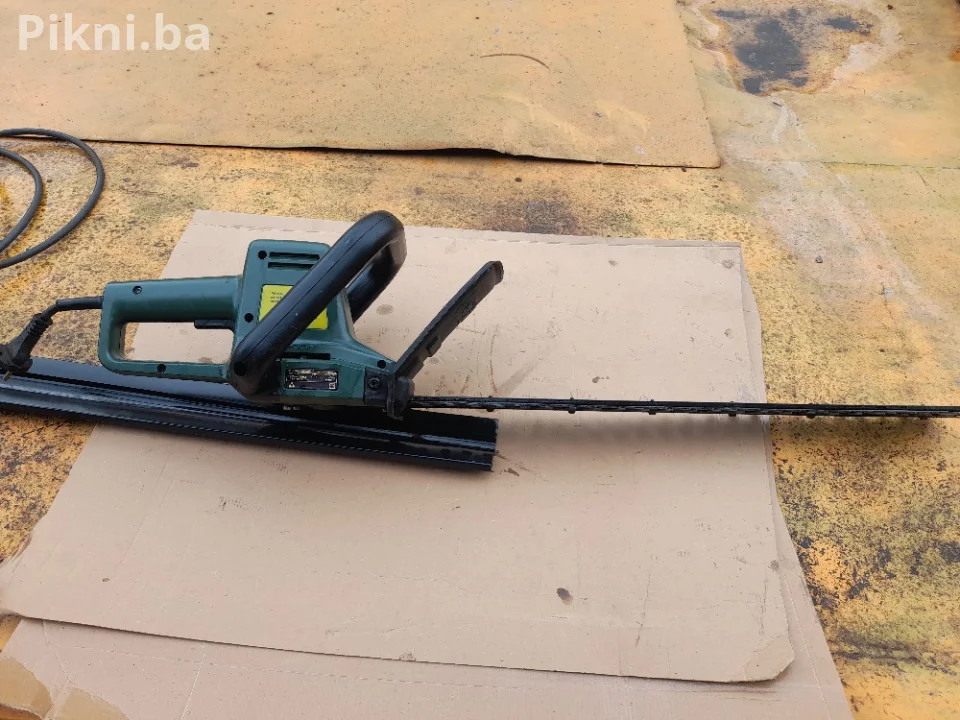 Trimer BLACK DECKER Gt243 za živu ogradu trimeri