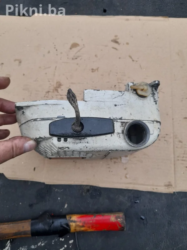 STIHL Starter (Kućište za Paljenje) sa Rezervoarom - Oštećen