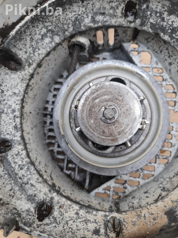 STIHL Starter (Kućište za Paljenje) sa Rezervoarom - Oštećen
