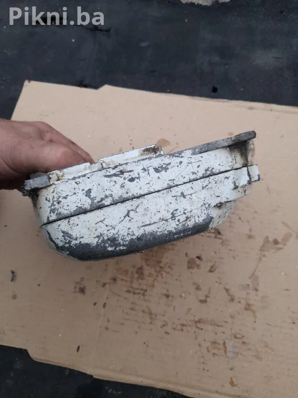STIHL Starter (Kućište za Paljenje) sa Rezervoarom - Oštećen